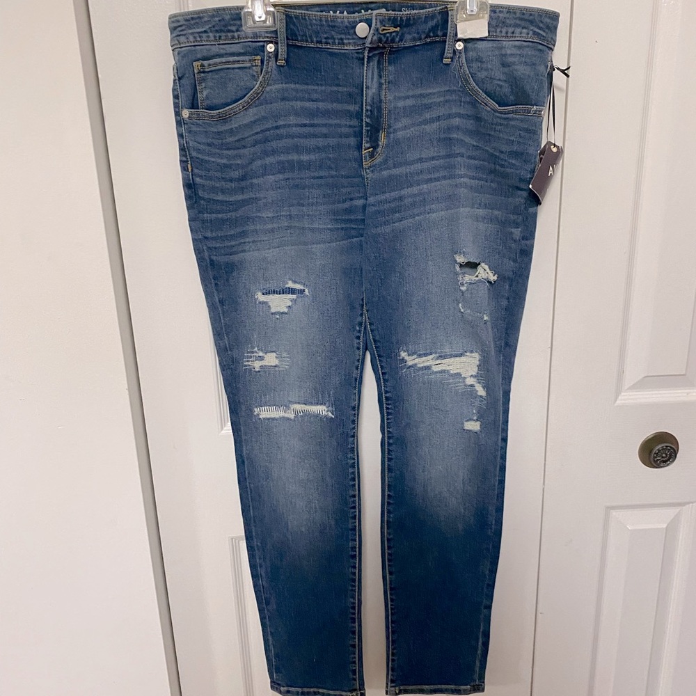 Ava & Vic Distressed Jeans
